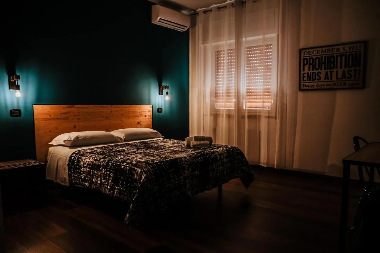 Travel Station Bedandbreakfast Бари Италия