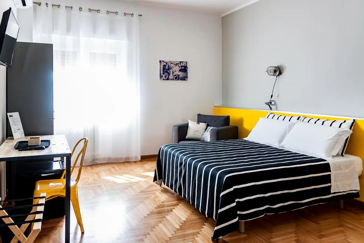 Travel Station Bedandbreakfast Бари 2*,